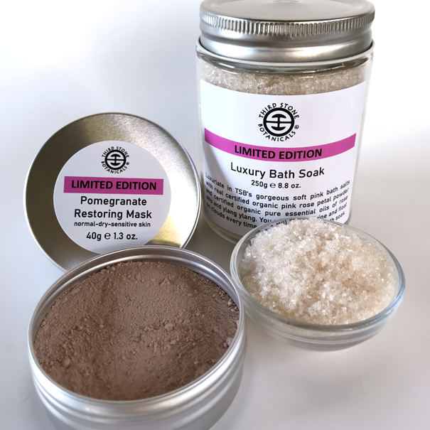 Organic Pamper Gift Pack Luxury Bath Soak and Natural Pomegranate Face Mask